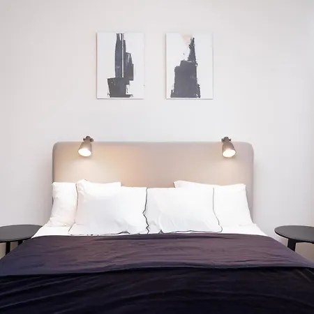Spacious In Smichov By Days Appartement *