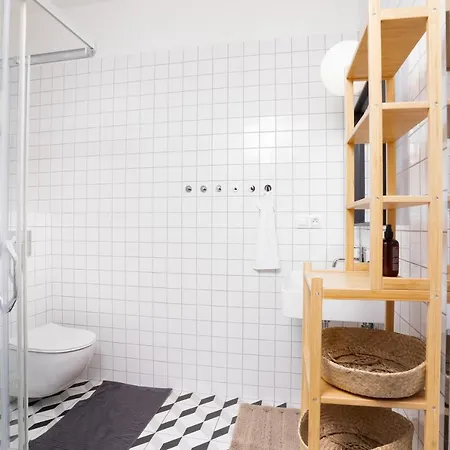Διαμέρισμα Spacious In Smichov By Days