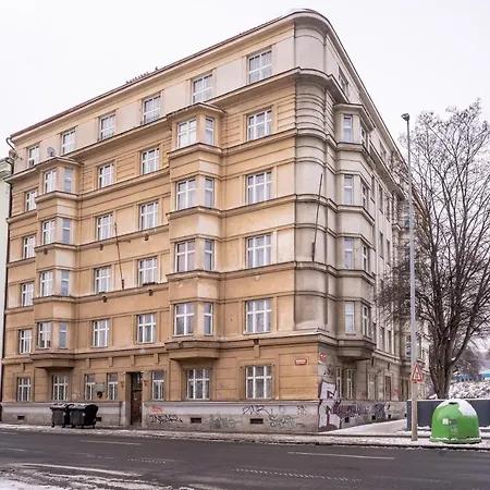 Spacious In Smichov By Days * Πράγα