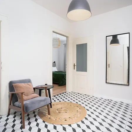 Spacious In Smichov By Days Διαμέρισμα Πράγα