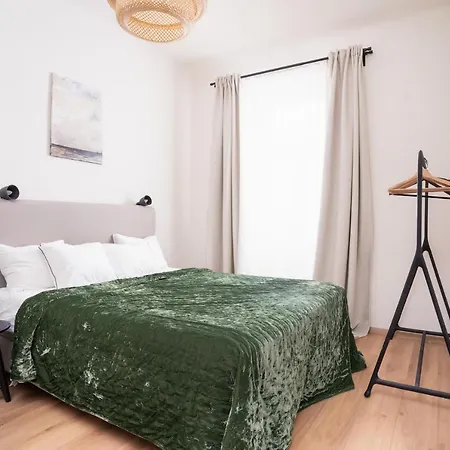 Spacious In Smichov By Days
