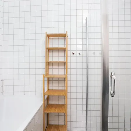 Spacious In Smichov By Days Apartmán Praha