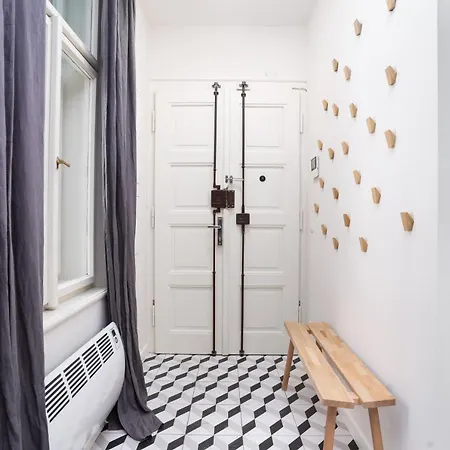 Spacious In Smichov By Days Appartement *